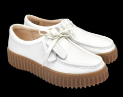 detail dámské šněrovací polobotky CLARKS Torhill Bee 26172085 Béžová