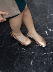 detail dámské baleríny pro halluxy Be Lenka Bellissima 2.0 Zlatá