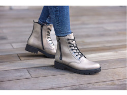 detail dámské kotníkové gladiátorky REMONTE D8671-91 Metalická