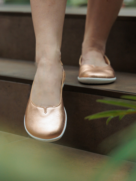 detail dámské baleríny pro halluxy Be Lenka Bellissima 2.0 Zlatá