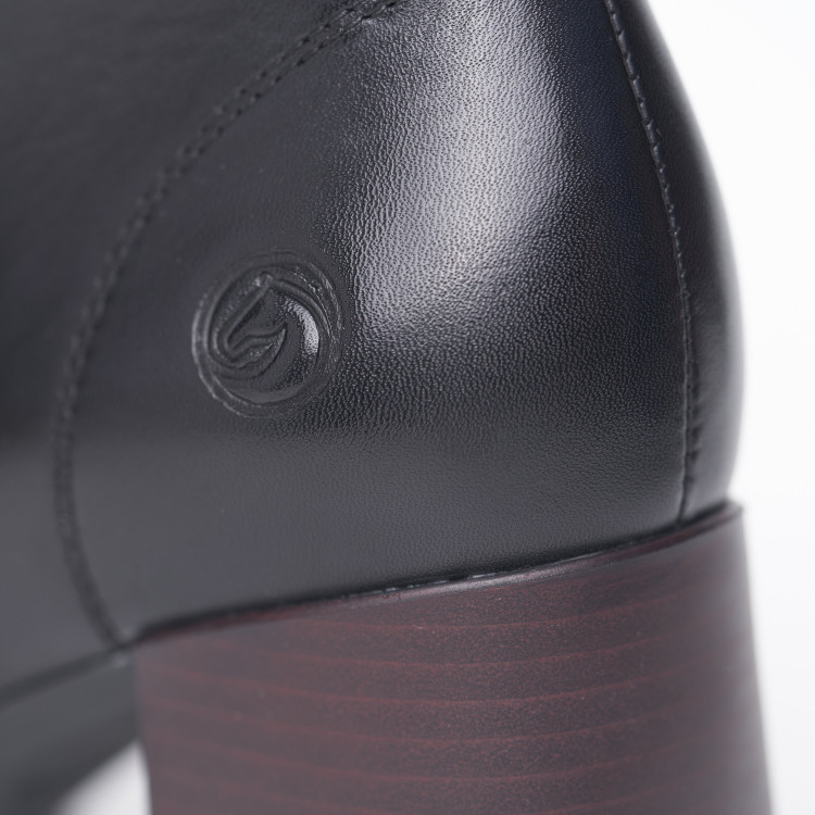 detail elegantní kotníková obuv REMONTE D0V72-01 Černá